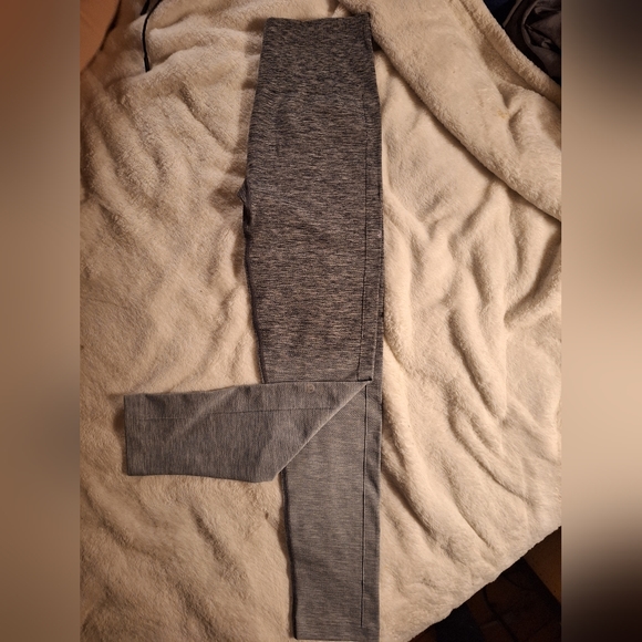 *Like New* Women's Lululemon Grey Ombre Balance & Resist Leggings - Picture 3 of 6